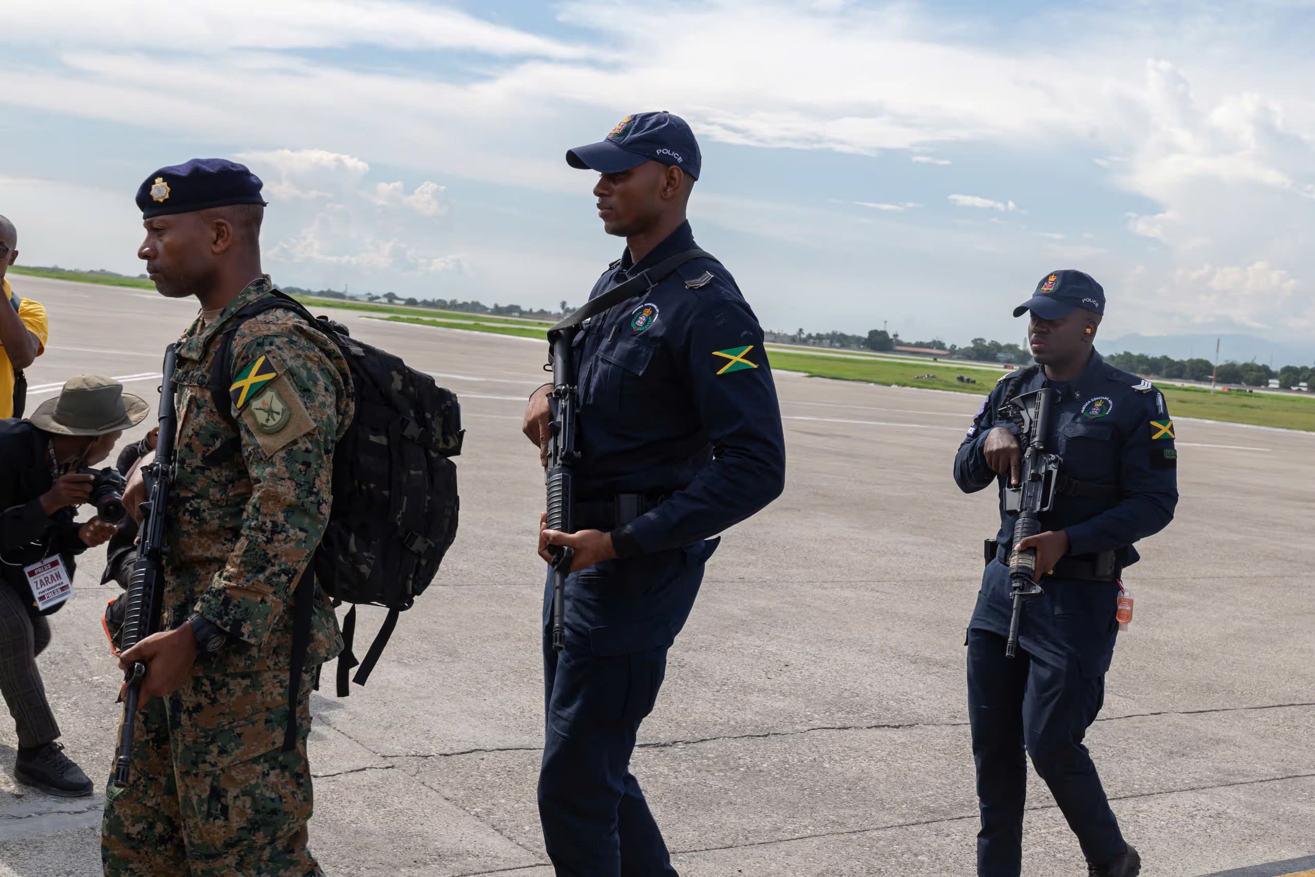 Ca mot thanh pho te liet sau khi trum bang dang One Order bi ban chet hinh anh