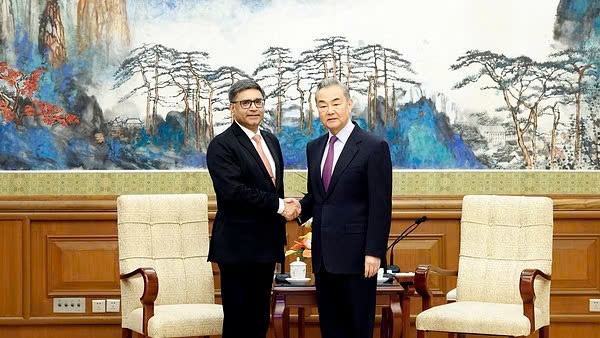 Hai quoc gia dong dan nhat the gioi noi lai chuyen bay thang sau 5 nam hinh anh