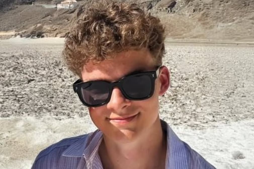 Than dong 19 tuoi cua DOGE gay tranh cai hinh anh