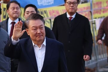 Tong thong Han Quoc Yoon Suk-yeol duoc tra tu do hinh anh
