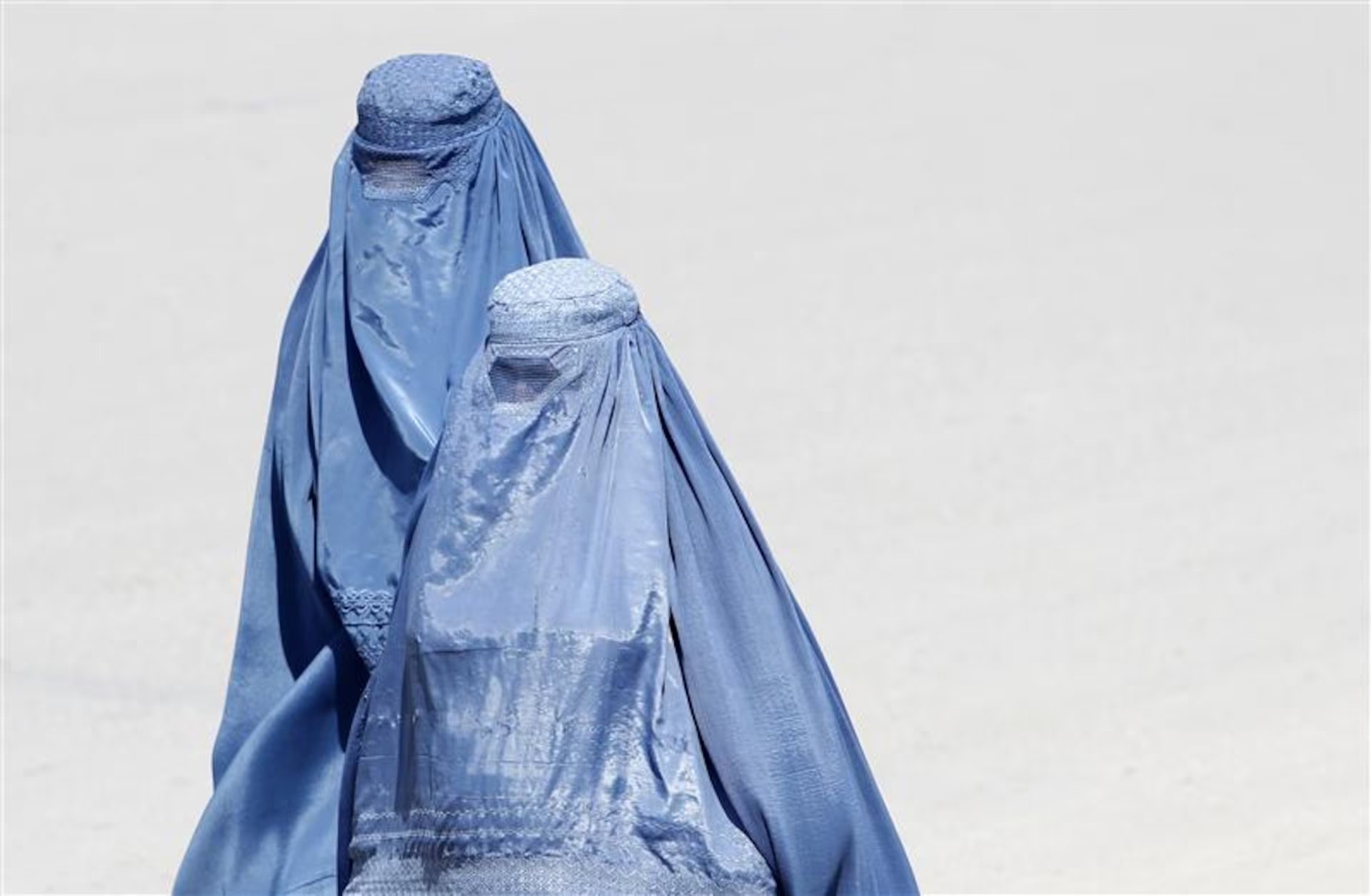 The he phu nu Afghanistan tu bo burqa hinh anh