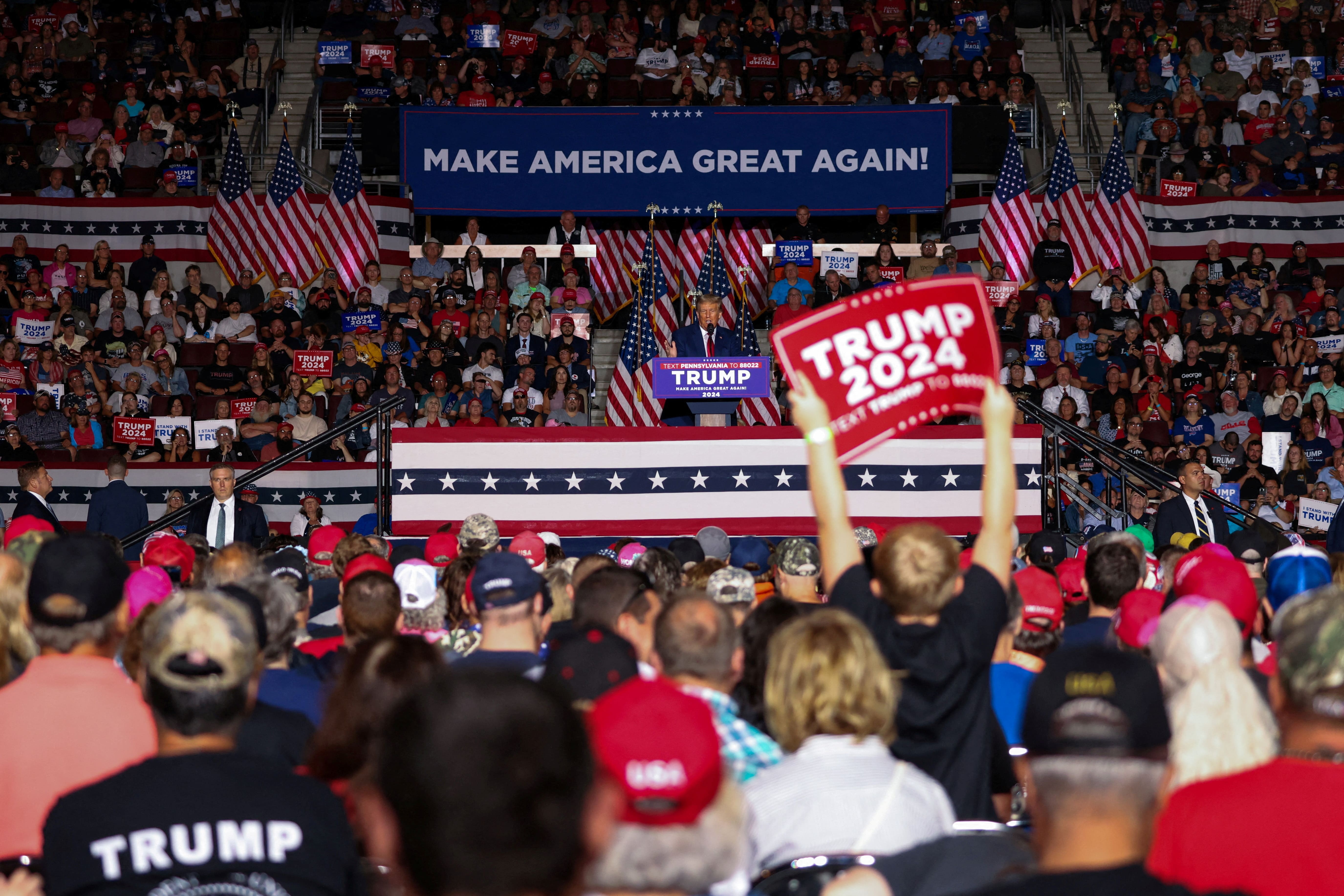 100 ngay cua donald trump anh 1