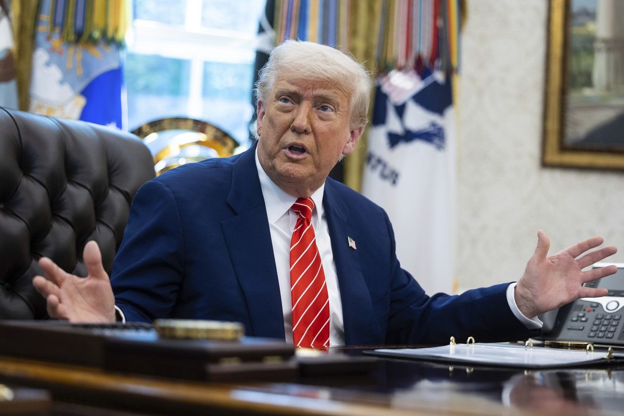 Ong Trump chi tuyen 'nguoi yeu nuoc' vao lam cong chuc hinh anh