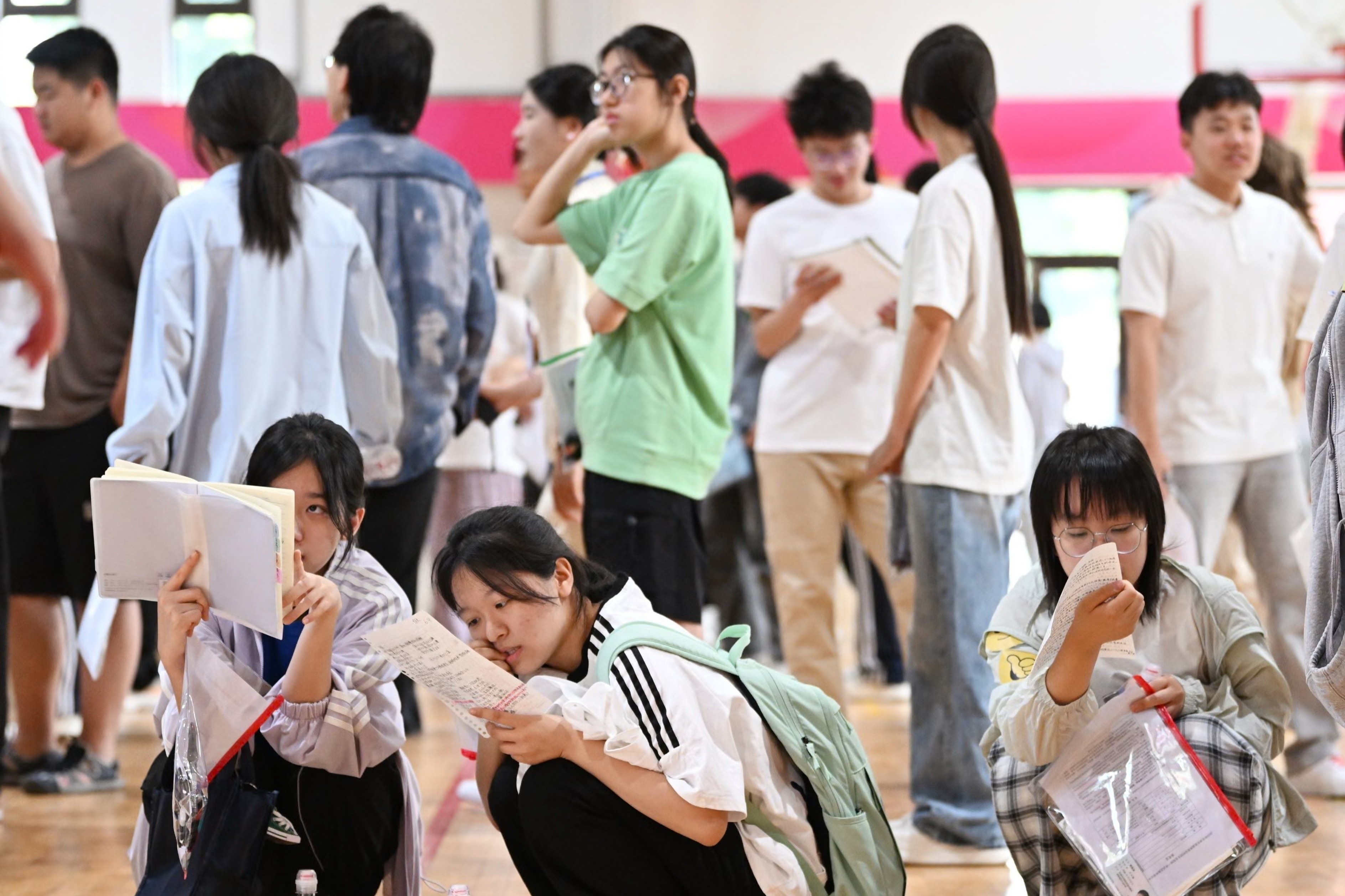 Trung Quoc tam khoa AI de chong gian lan ky thi dai hoc hinh anh