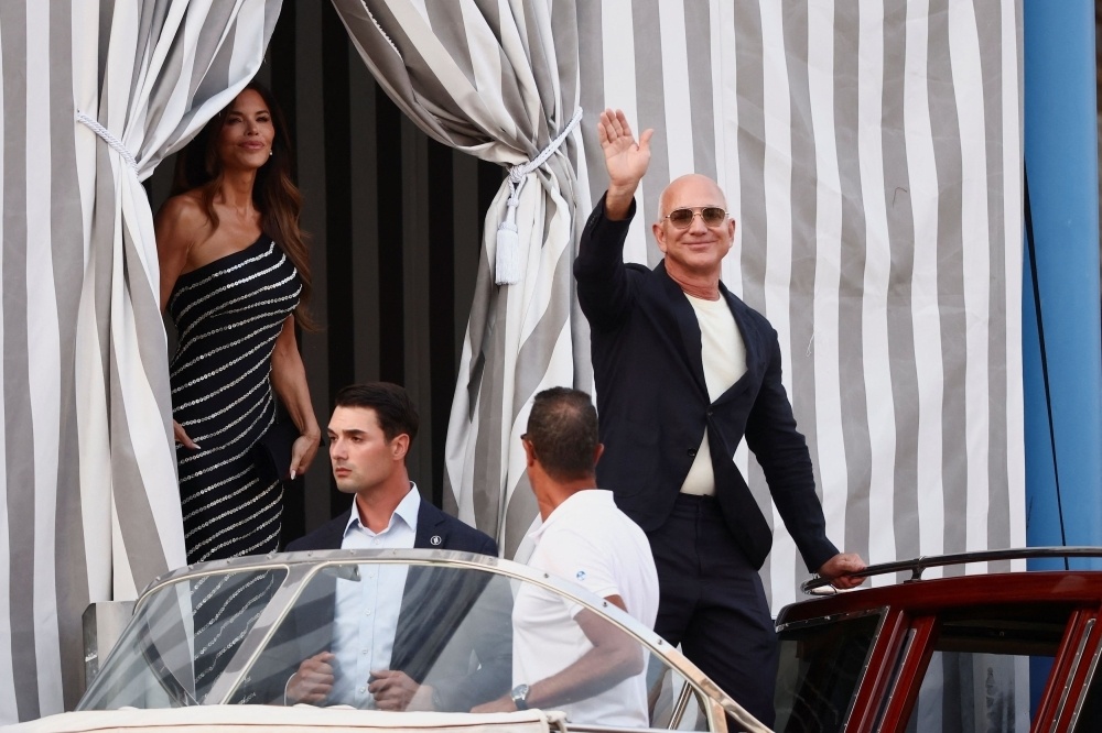dam cuoi jeff bezos anh 1