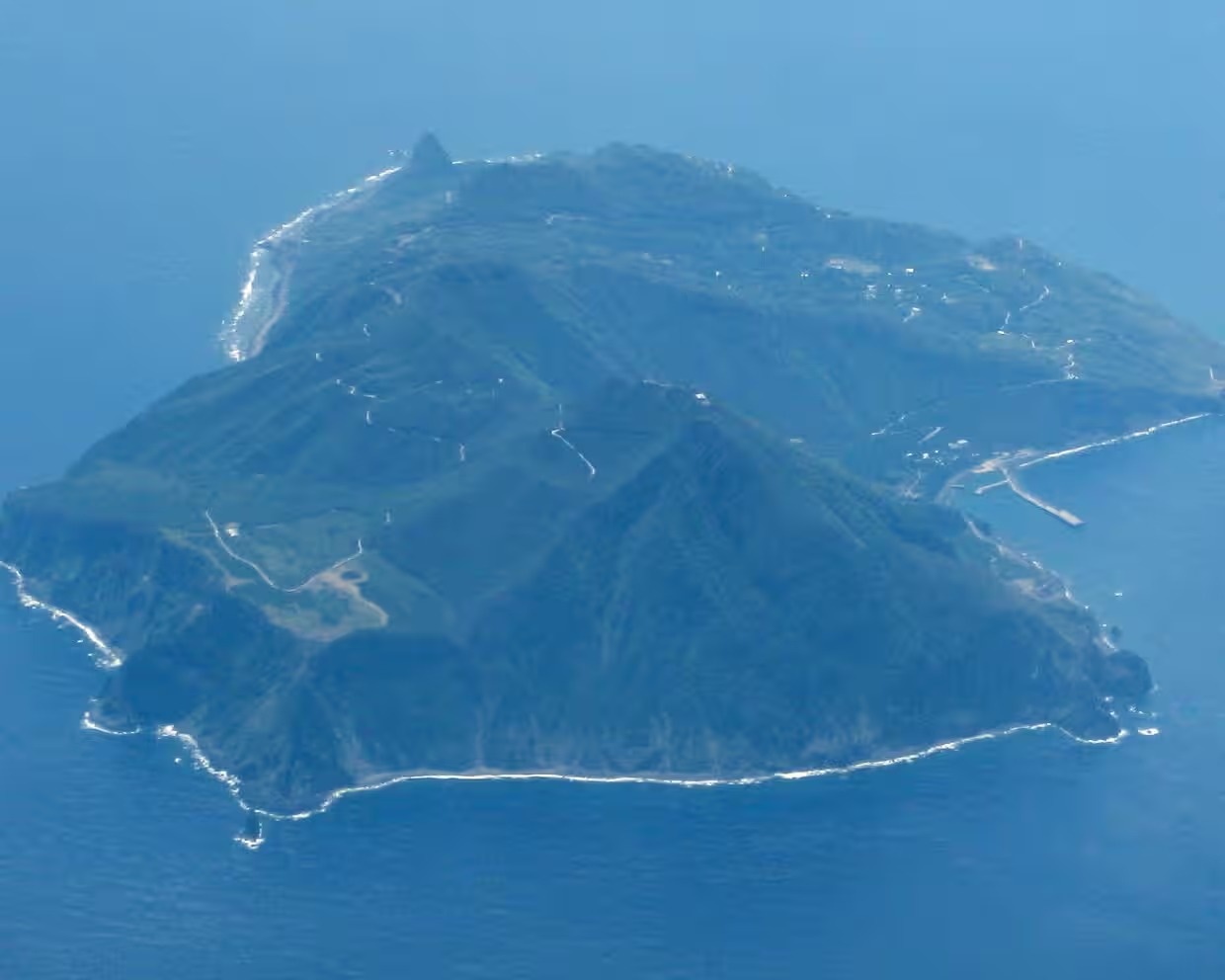 Dao Nhat chiu 900 tran dong dat trong 2 tuan hinh anh