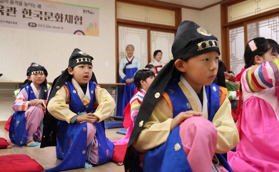 Han Quoc xoay truc sang nhap cu hinh anh