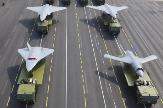 Man ra mat bat ngo cua UAV tang hinh Trung Quoc hinh anh