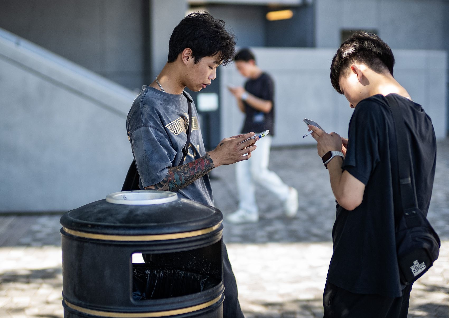 Nguoi tre Trung Quoc manh dan ngan 'cai chet tu tu' hinh anh