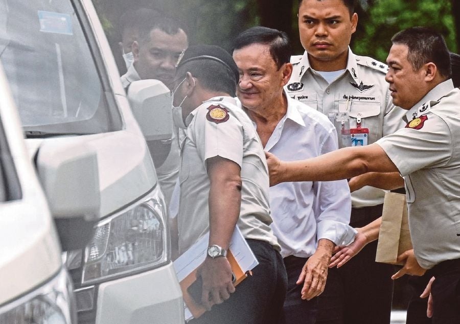 Ben trong nha tu giam giu ong Thaksin hinh anh