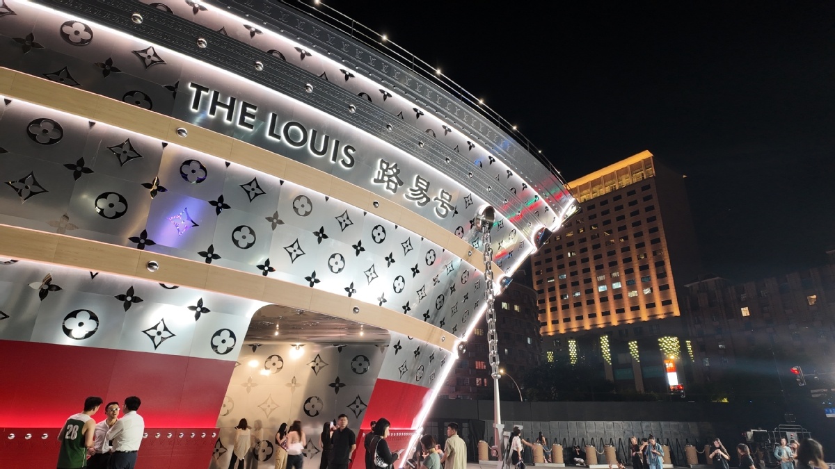 Thi truong xa xi Trung Quoc bung tinh hinh anh