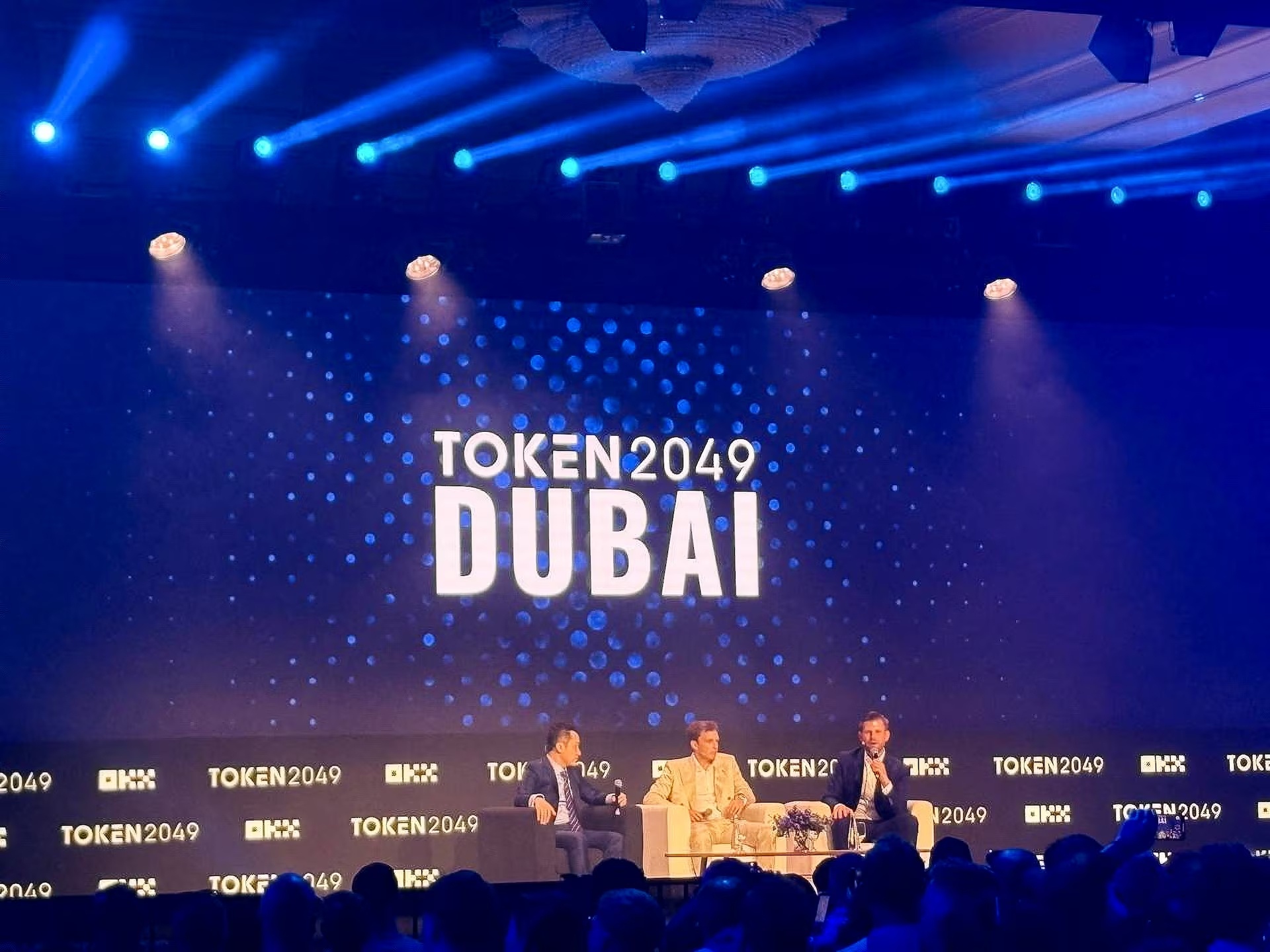 tien dien tu trump anh 2