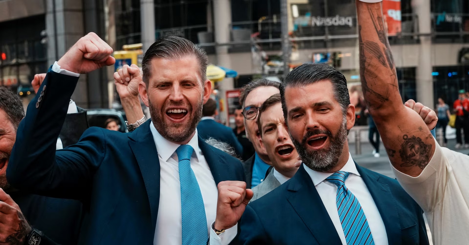 Gia dinh Trump 'an nen lam ra' voi tien dien tu hinh anh