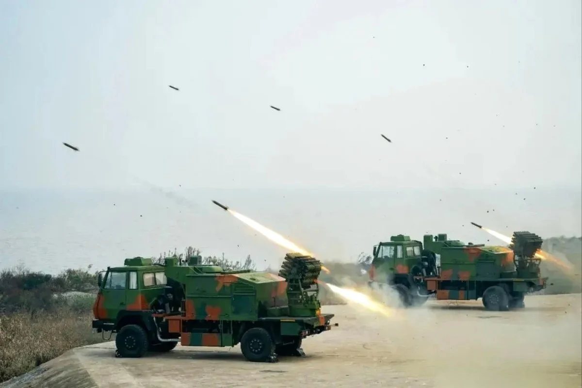 Gioi quoc phong tu nhan Trung Quoc tim 'san choi' moi hinh anh