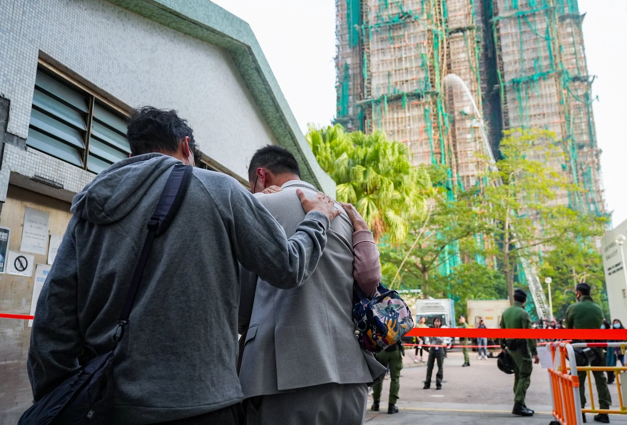 Canh ‘man troi chieu dat’ cua nan nhan sau tham hoa chay o Hong Kong hinh anh