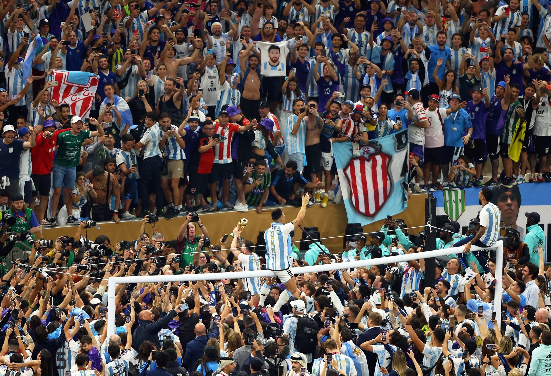 Lan song phan doi 'thuong luu hoa' World Cup 2026 hinh anh