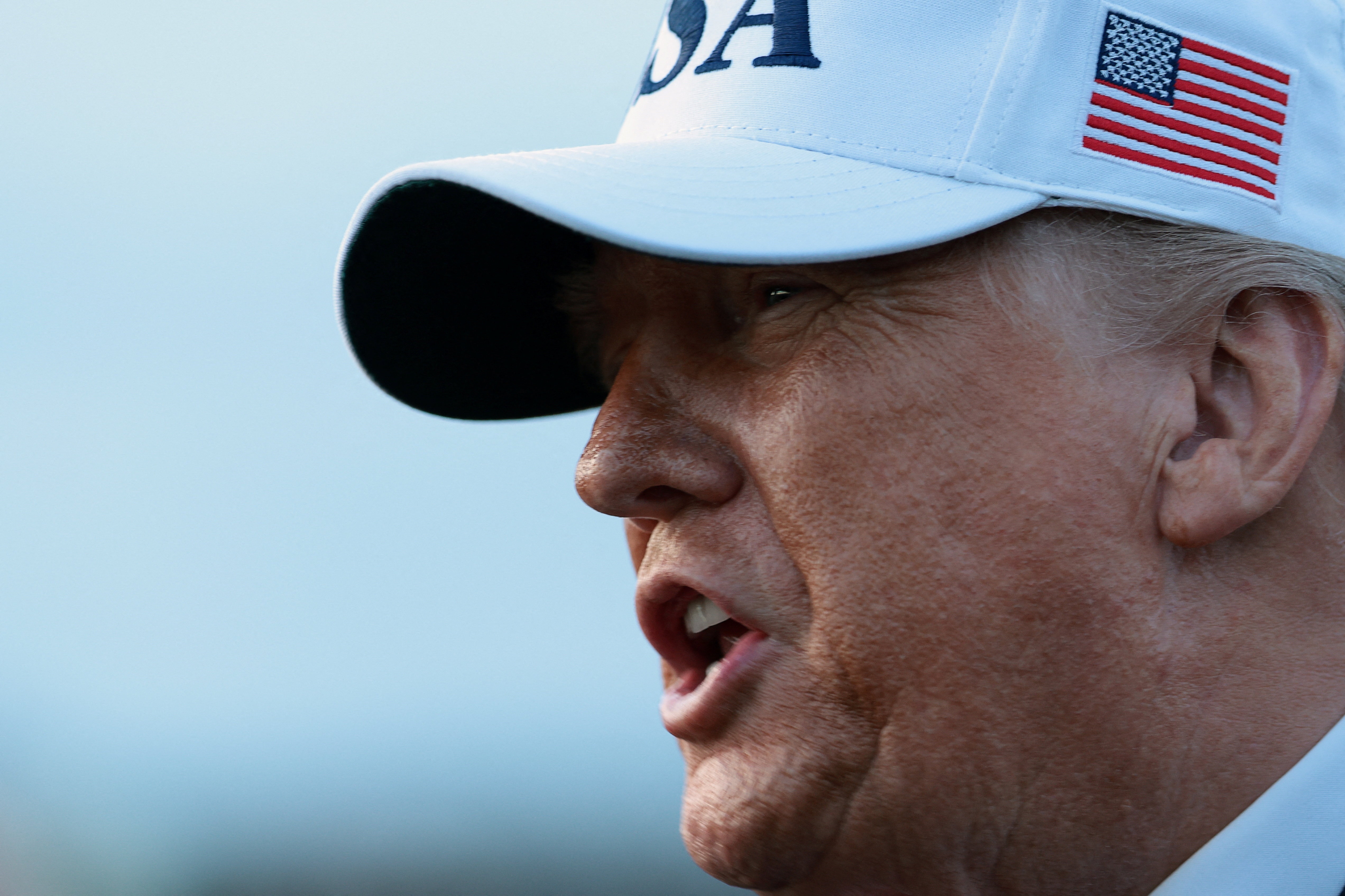 Tong thong Trump tiep tuc tan cong chu tich Fed hinh anh