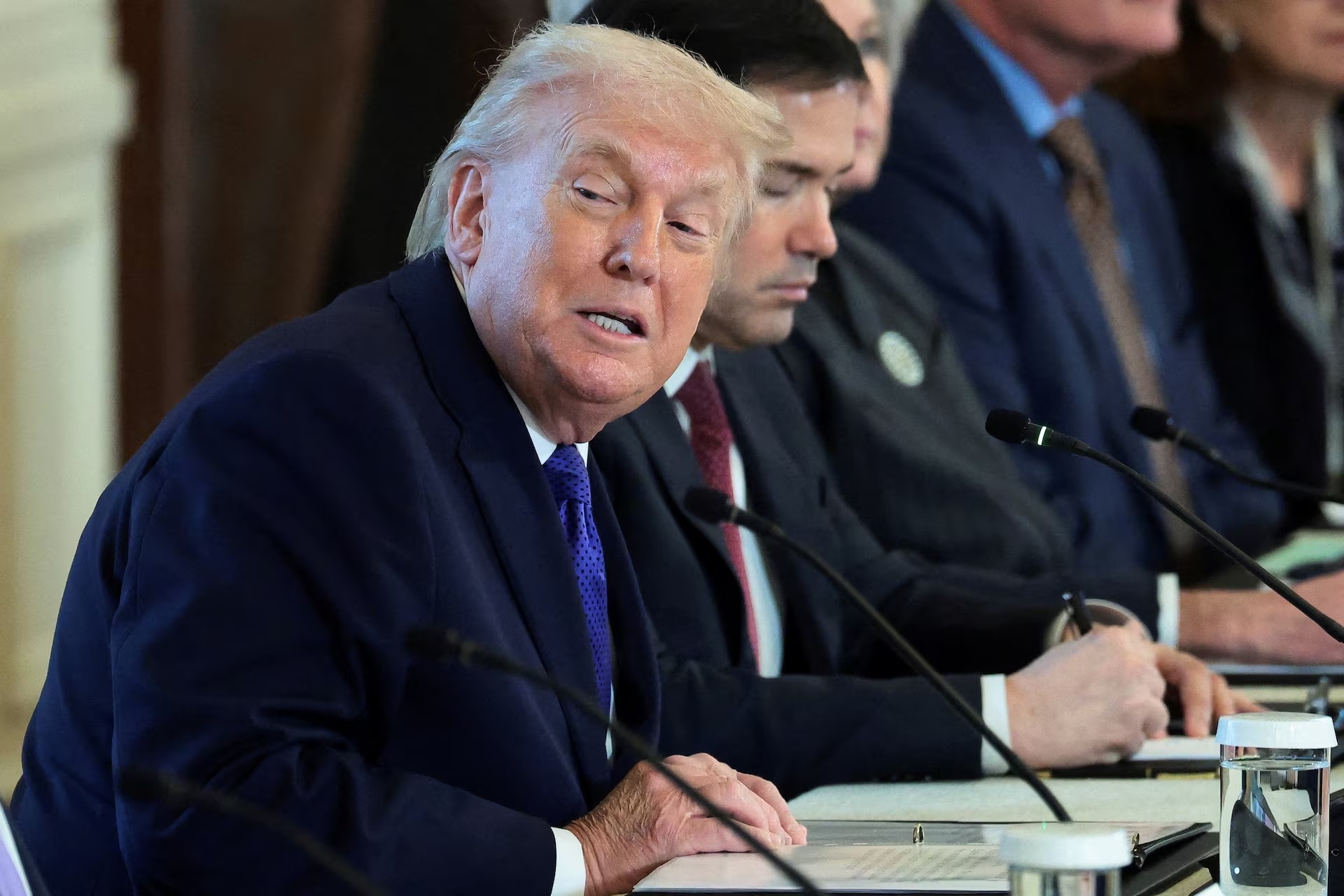 Ong Trump noi dua hay nghiem tuc ve Greenland? hinh anh