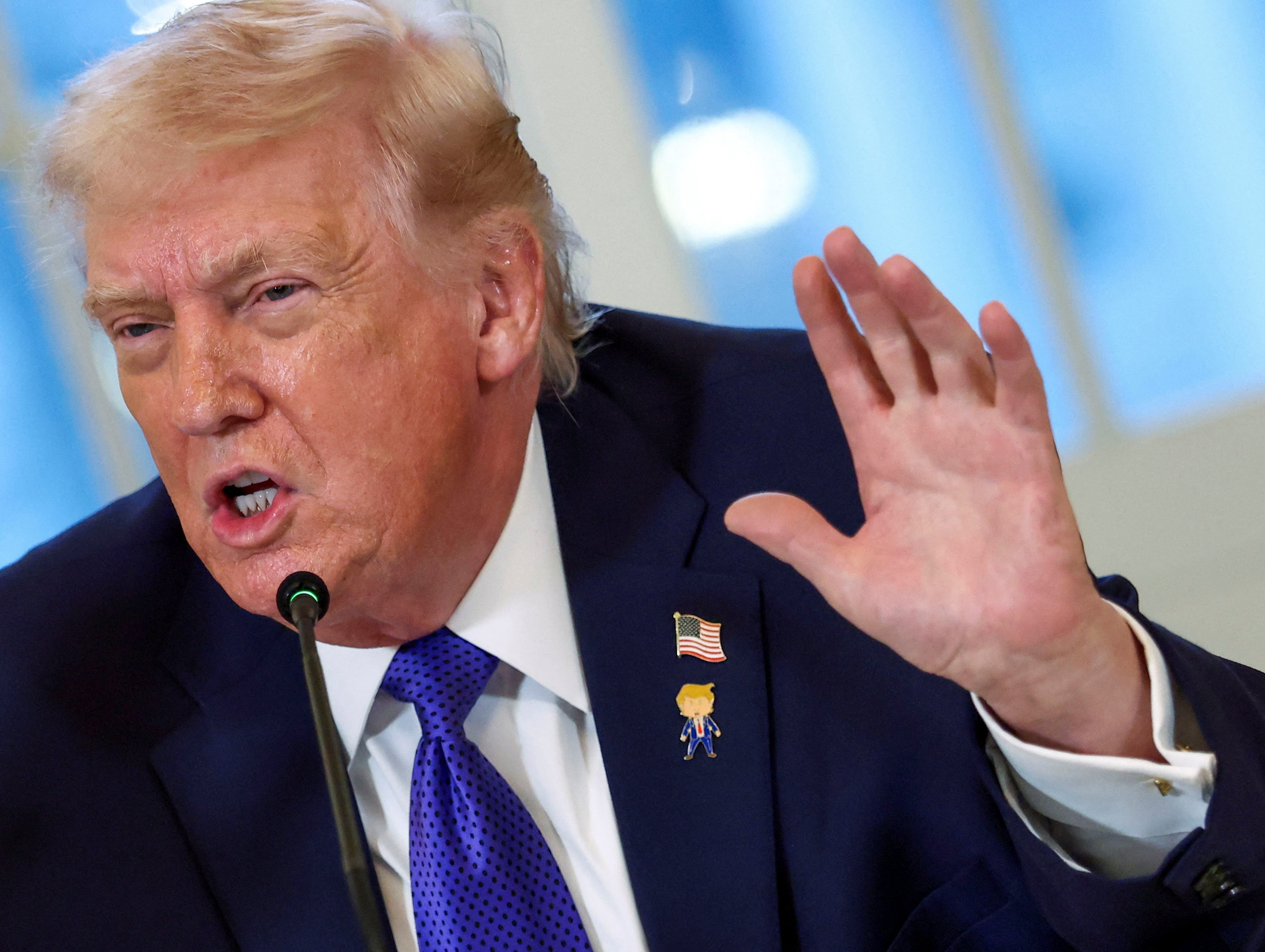 Lan song hoai nghi bua vay ong Trump hinh anh