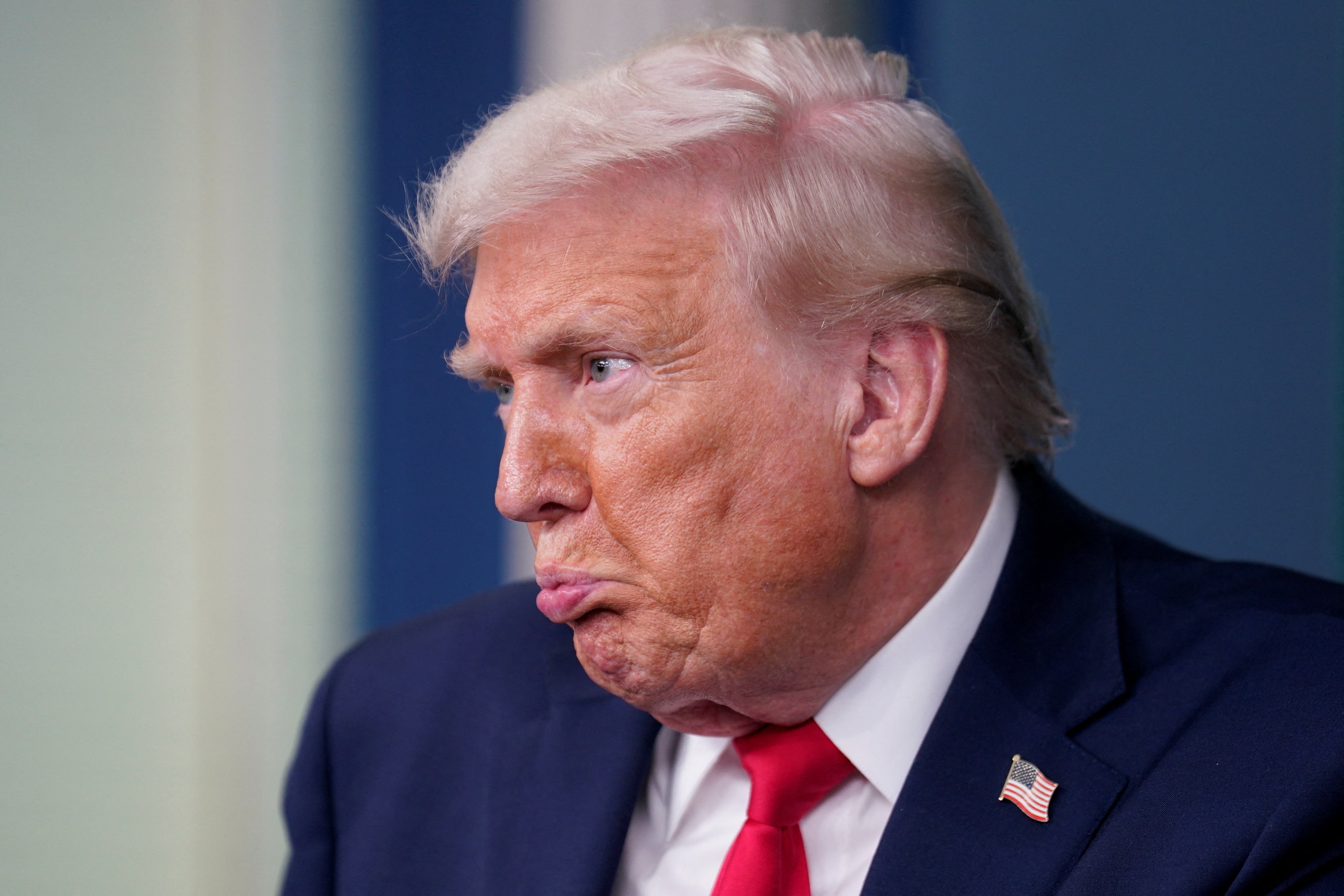 Ong Trump bien Davos thanh 'san nha' hinh anh