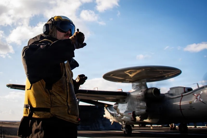 Kho vu khi chuc ty USD My su dung tai Iran hinh anh