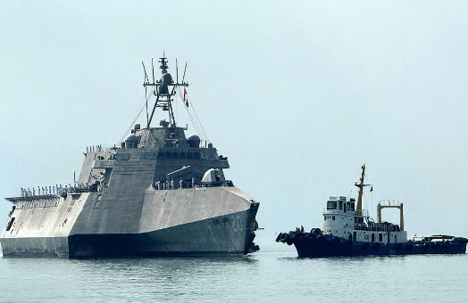 Ong Trump keu goi dong minh, van khong ai toi Hormuz hinh anh