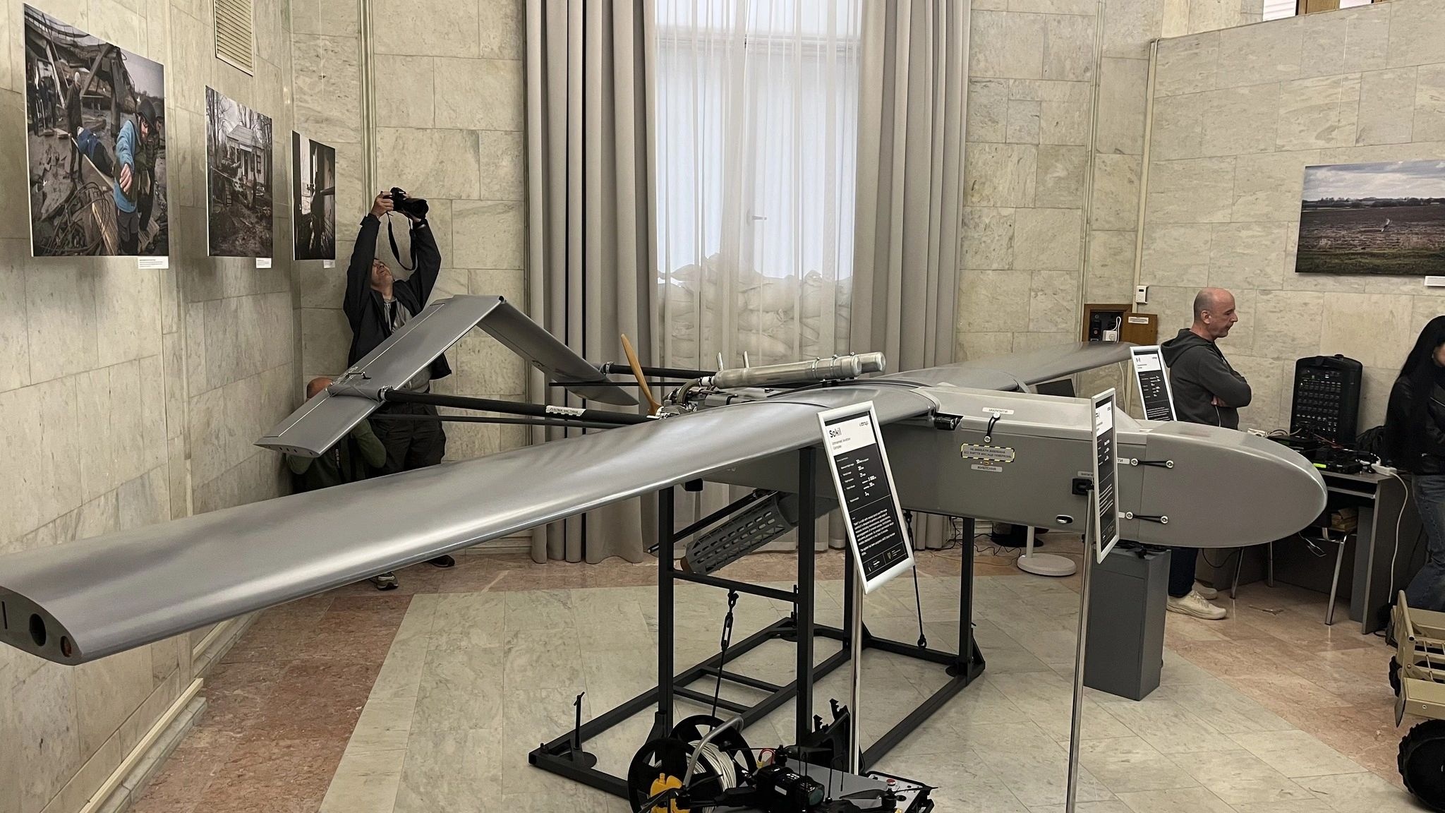 Bo ba UAV Ukraine choc thung luoi phong khong day dac hinh anh