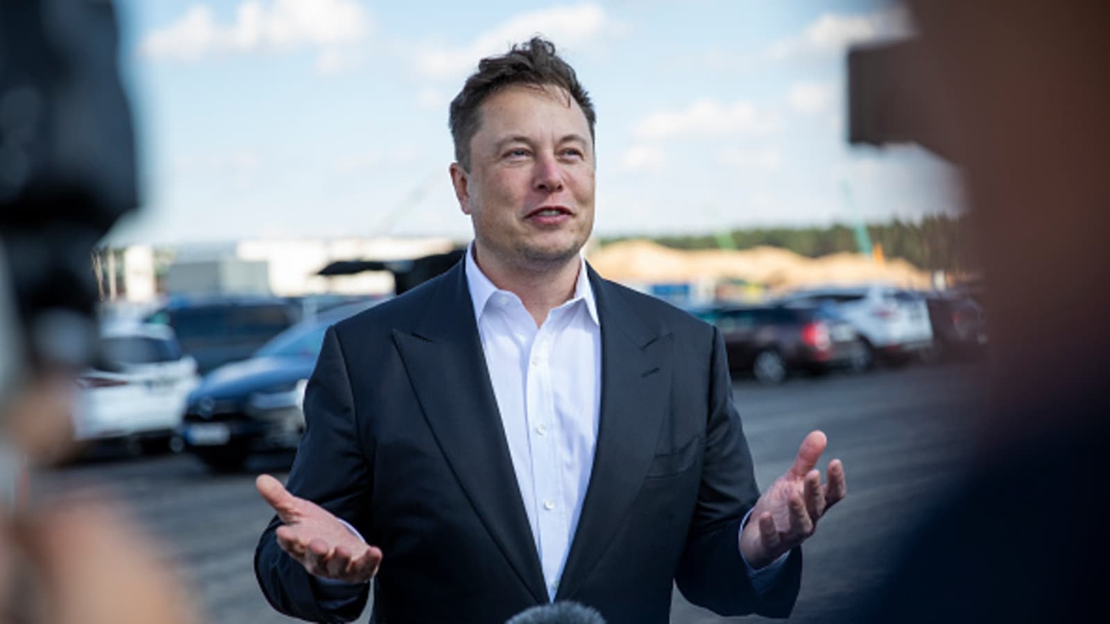Elon Musk ban 8,8 ty USD co phieu Tesla hinh anh
