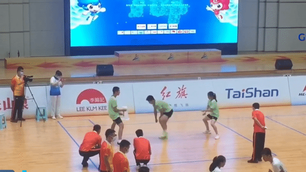 Ba van dong vien nhay day Trung Quoc lap ky luc hinh anh