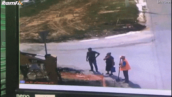 Cong nhan vo tinh lam duong ong dan gas phat no o Nga hinh anh