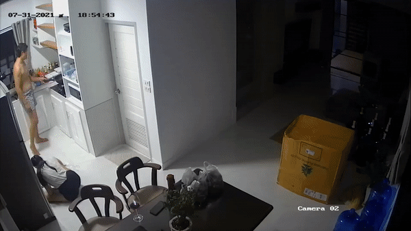 Bep gas phat no khi chong dang lam bua toi o Thai Lan hinh anh