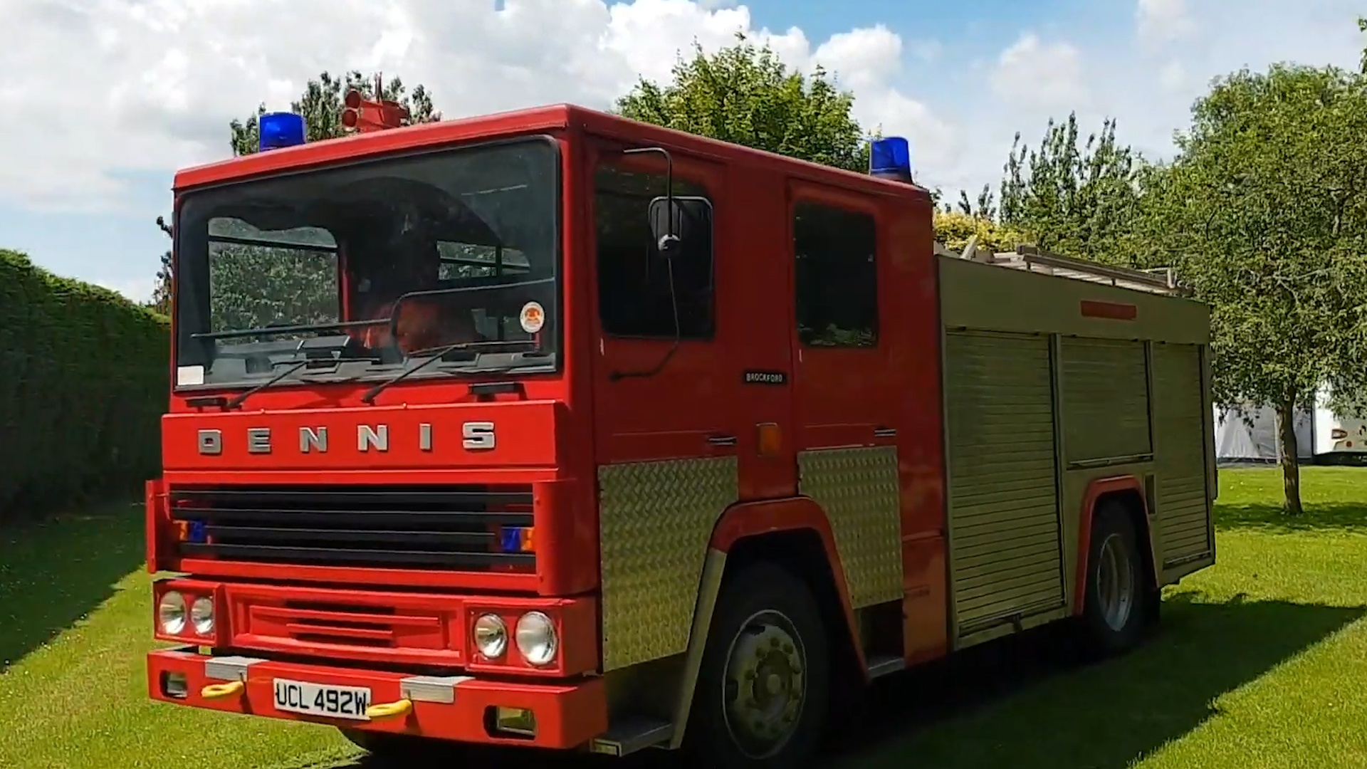 YouTuber mua xe cuu hoa de thoa man so thich hinh anh