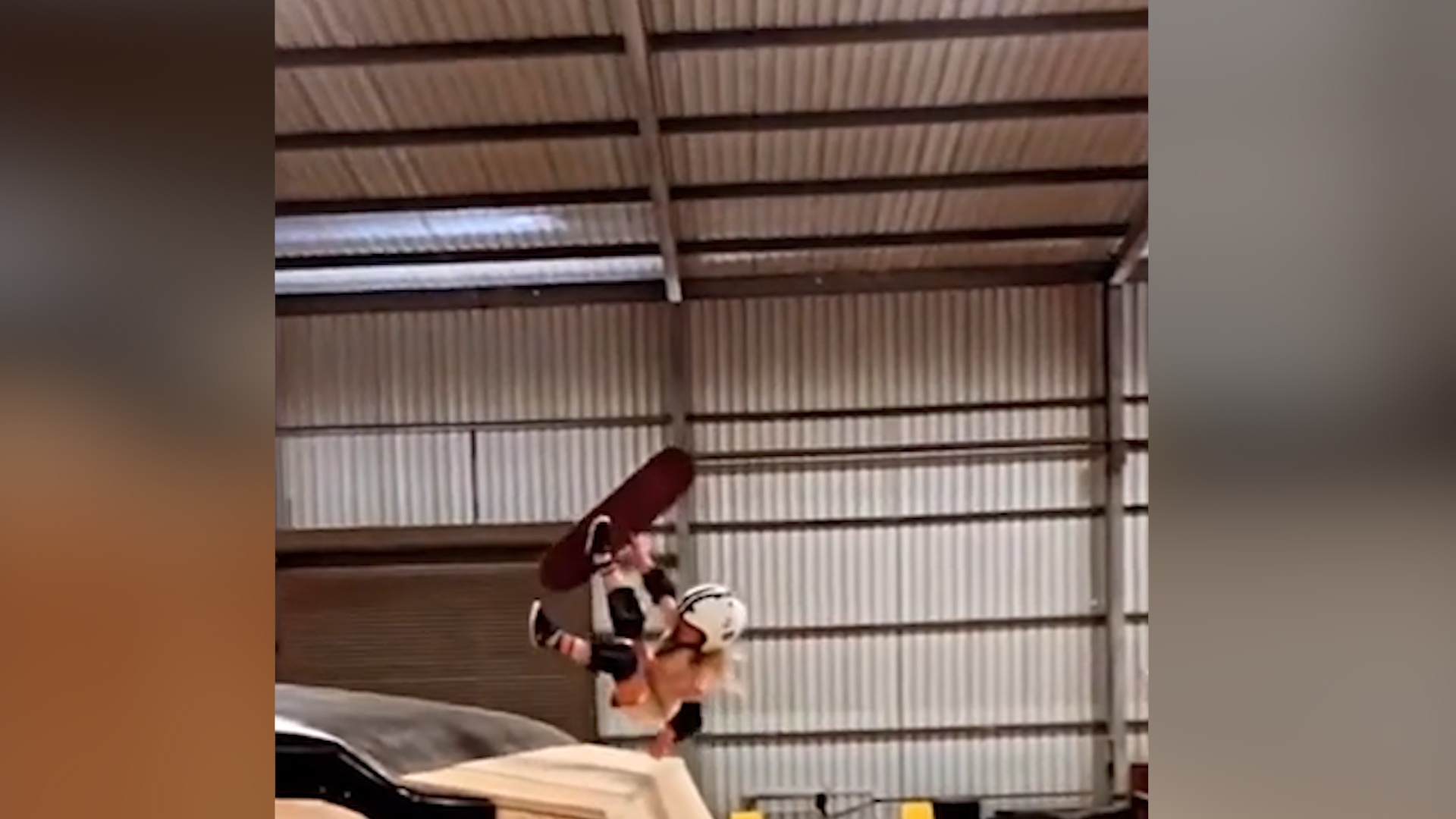 Be gai 5 tuoi noi tieng nho ky nang truot van an tuong hinh anh