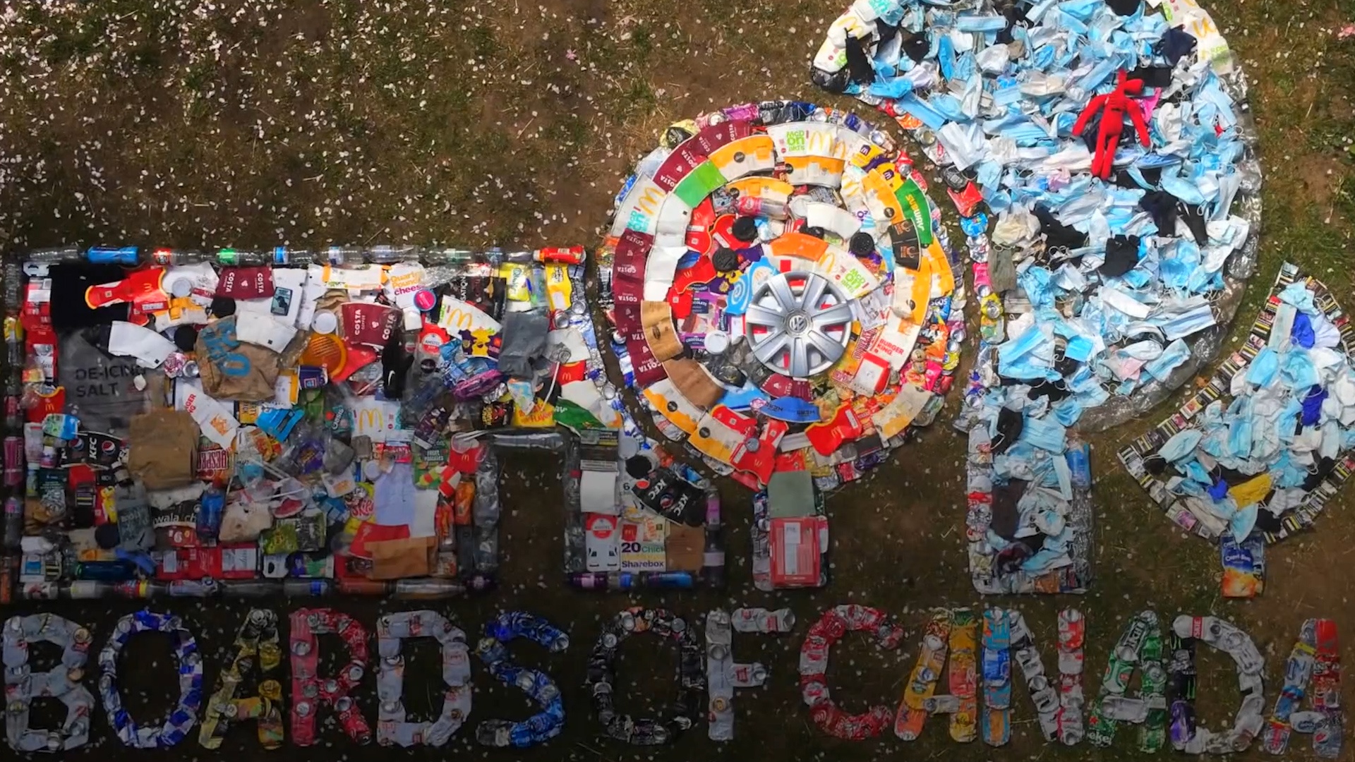 Tac pham nghe thuat tu hang nghin chiec khau trang hinh anh