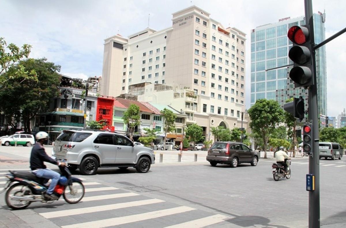 Vuot den do bi phat bao nhieu tien? hinh anh