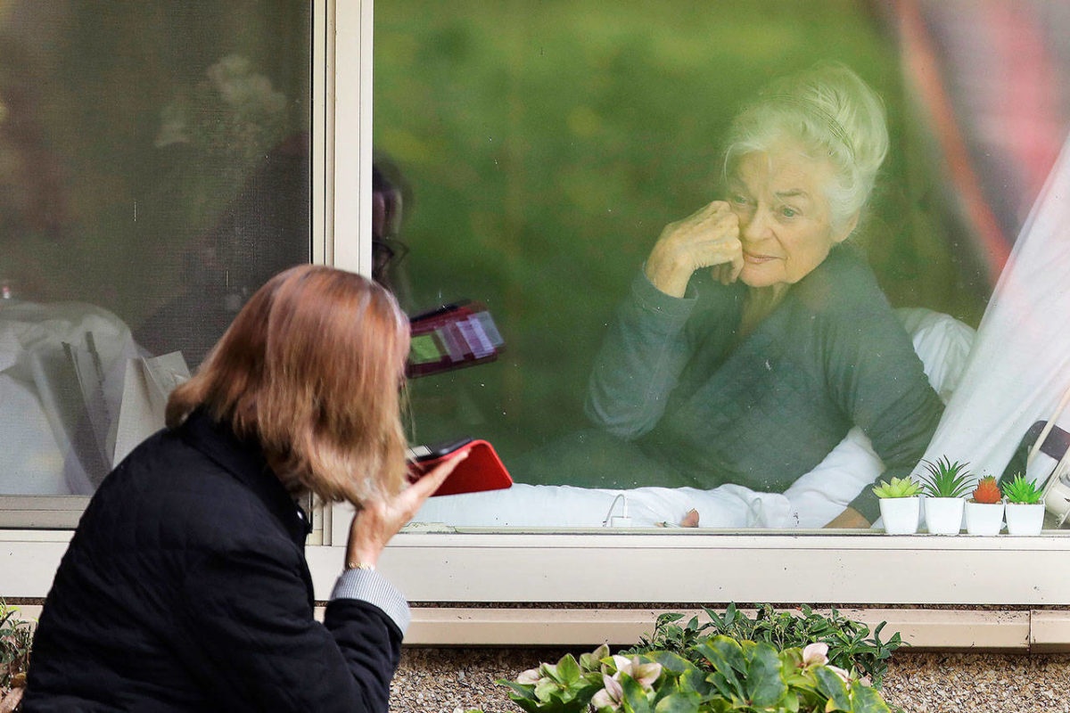 Giua dich Covid-19, nguoi My lam dieu chua tung co hinh anh