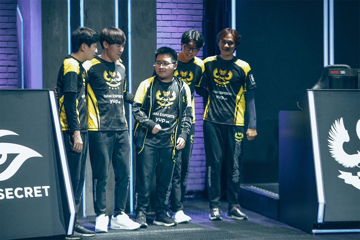 Team Flash vo dich VCS Mua xuan 2020,  GAM that bai anh 1