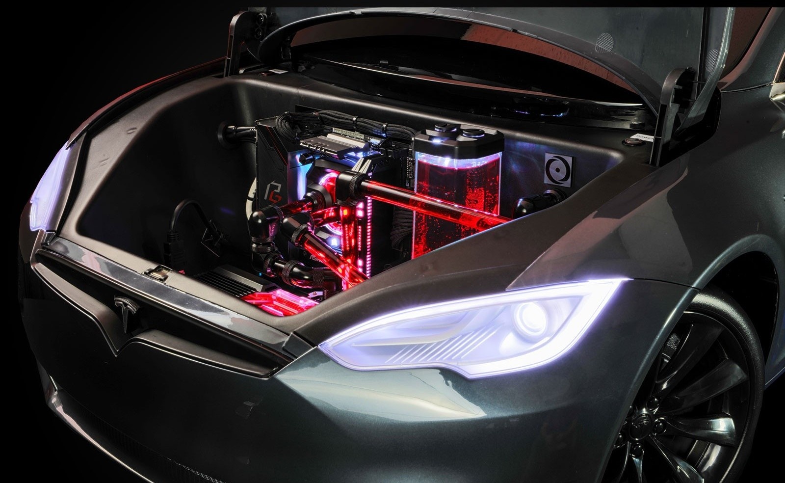 May choi game nhanh nhat hanh tinh,  Marques Brownlee build may choi game anh 3