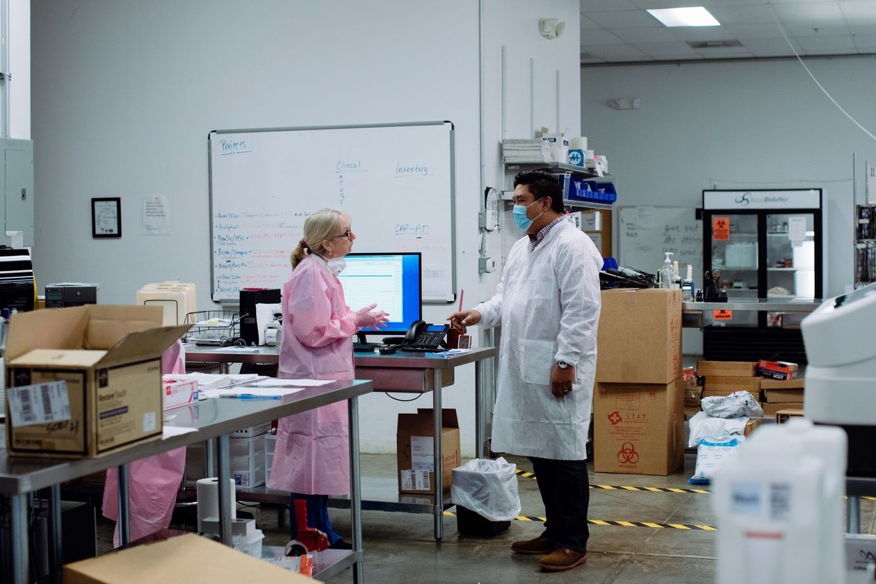 mau cua benh nhan khoi benh Covid-19,  gia ban mau cua benh nhan khoi benh Covid-19,  mau cua benh nhan khoi Covid-19 gia 1000 USD anh 1