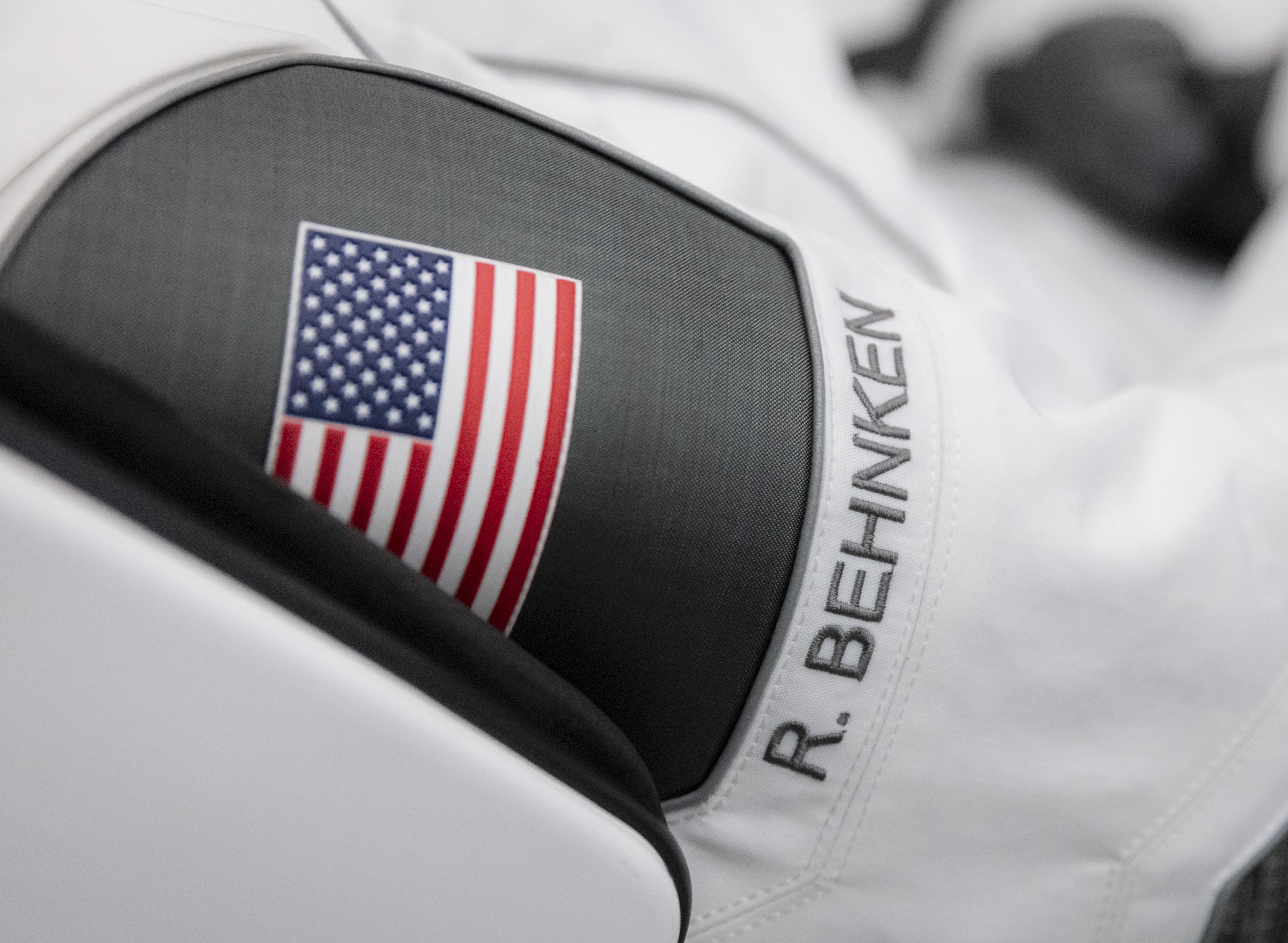 bo giap phi hanh gia,  bo giap cua SpaceX,  bo giap cua Elon Musk anh 5