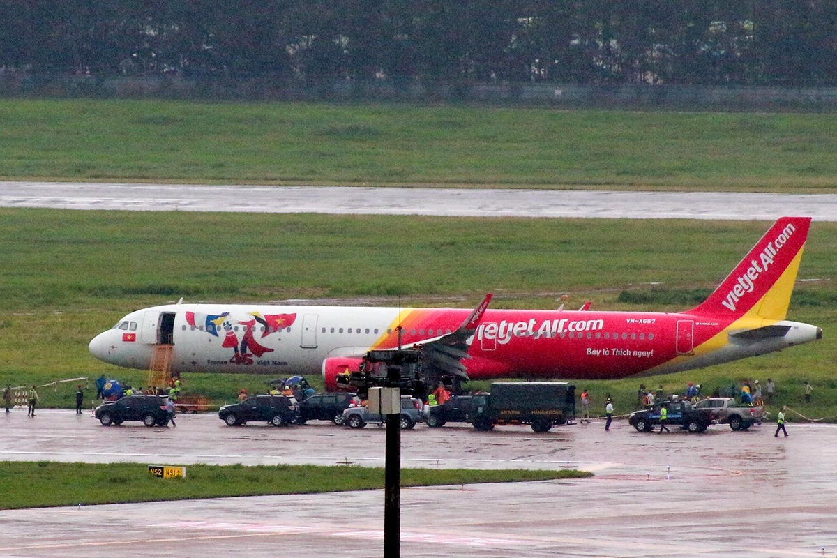 qui tac an toan hang khong,  nen cai day an toan cho den khi may bay dung han anh 1