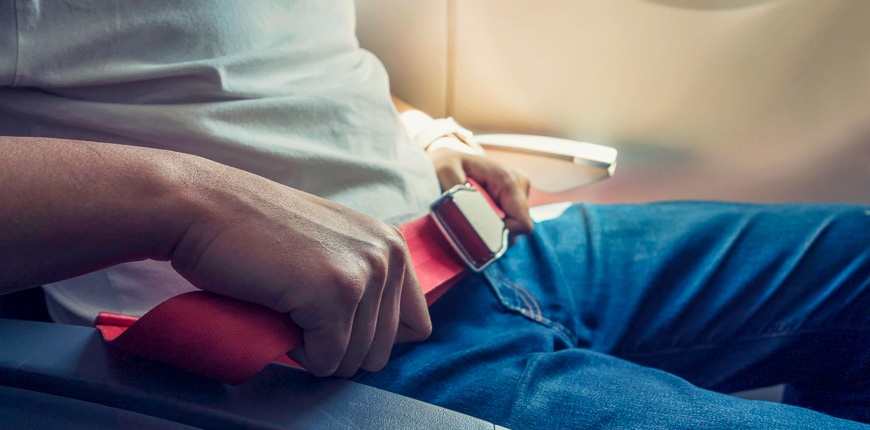 Vu may bay truot khoi duong bang: Ly do ban nen cai day an toan hinh anh