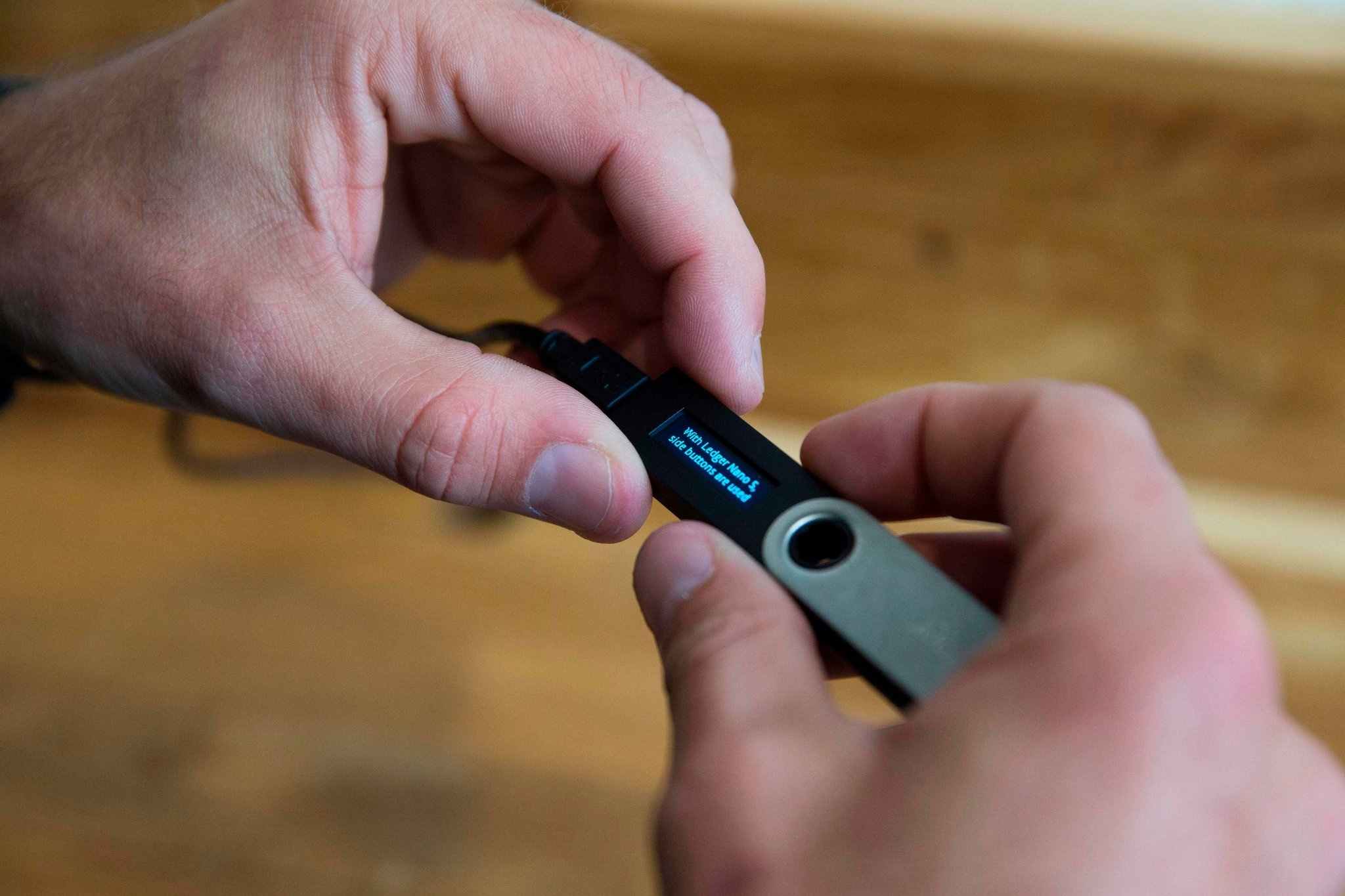 Hang ty USD tien dien tu bi cuop, kich tinh nhu phim hanh dong hinh anh