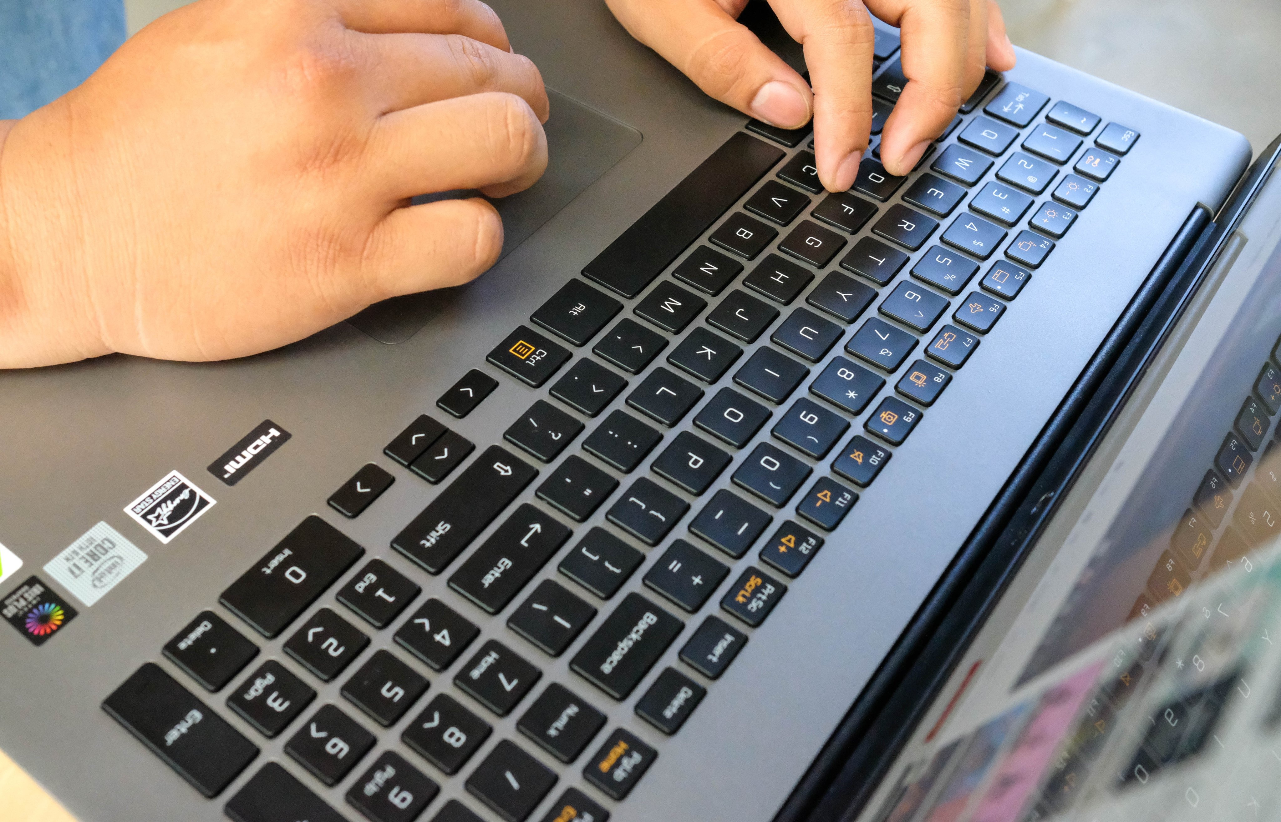 nen mua may tinh nao tren 40 trieu dong,  may tinh xach tay LG,  review LG Gram 2020 anh 5