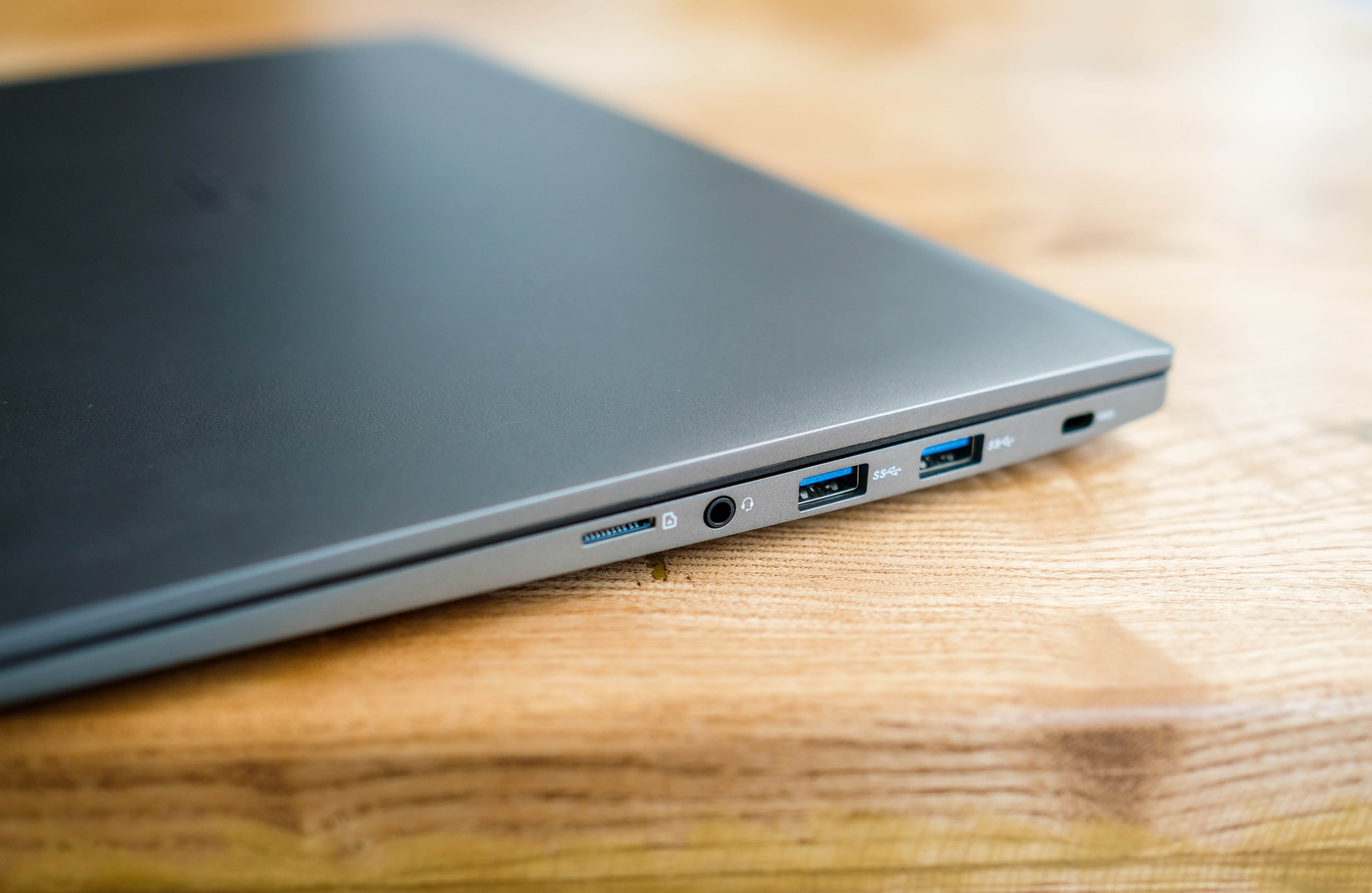 nen mua may tinh nao tren 40 trieu dong,  may tinh xach tay LG,  review LG Gram 2020 anh 9