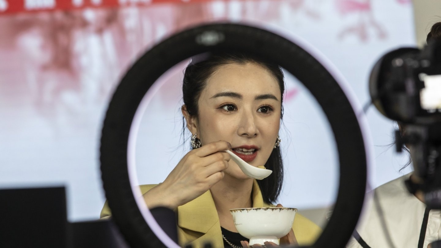 'Nu hoang livestream' ban dich vu phong ten lua 5,6 trieu USD hinh anh