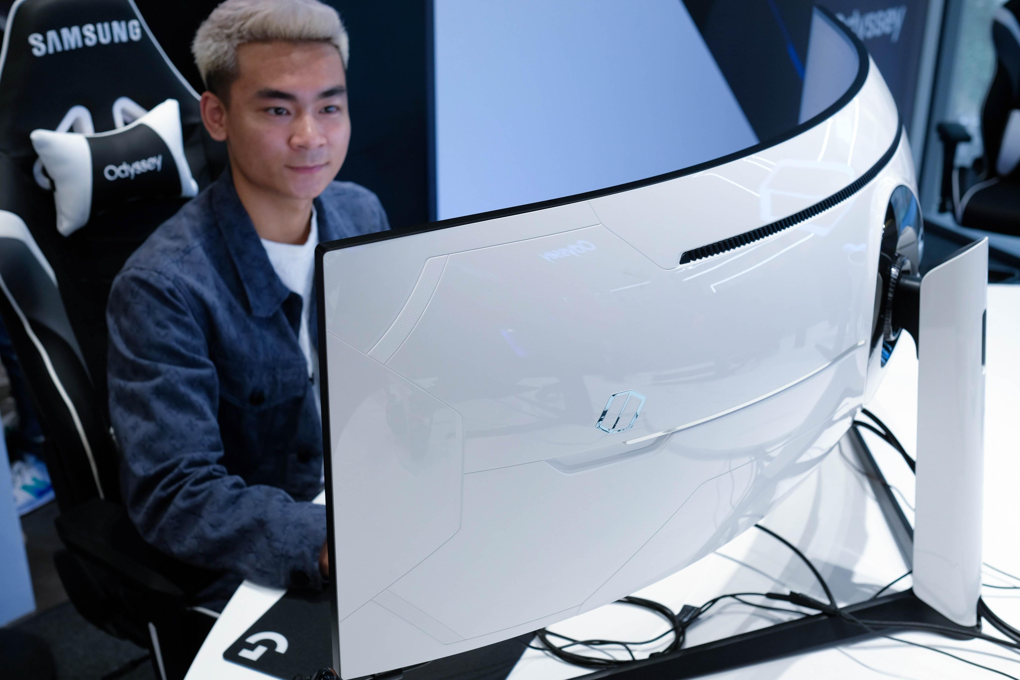Samsung gioi thieu man hinh gaming,  Samsung gioi thieu man hinh Odyssey G9,  Samsung gioi thieu man hinh Odyssey G7 anh 2