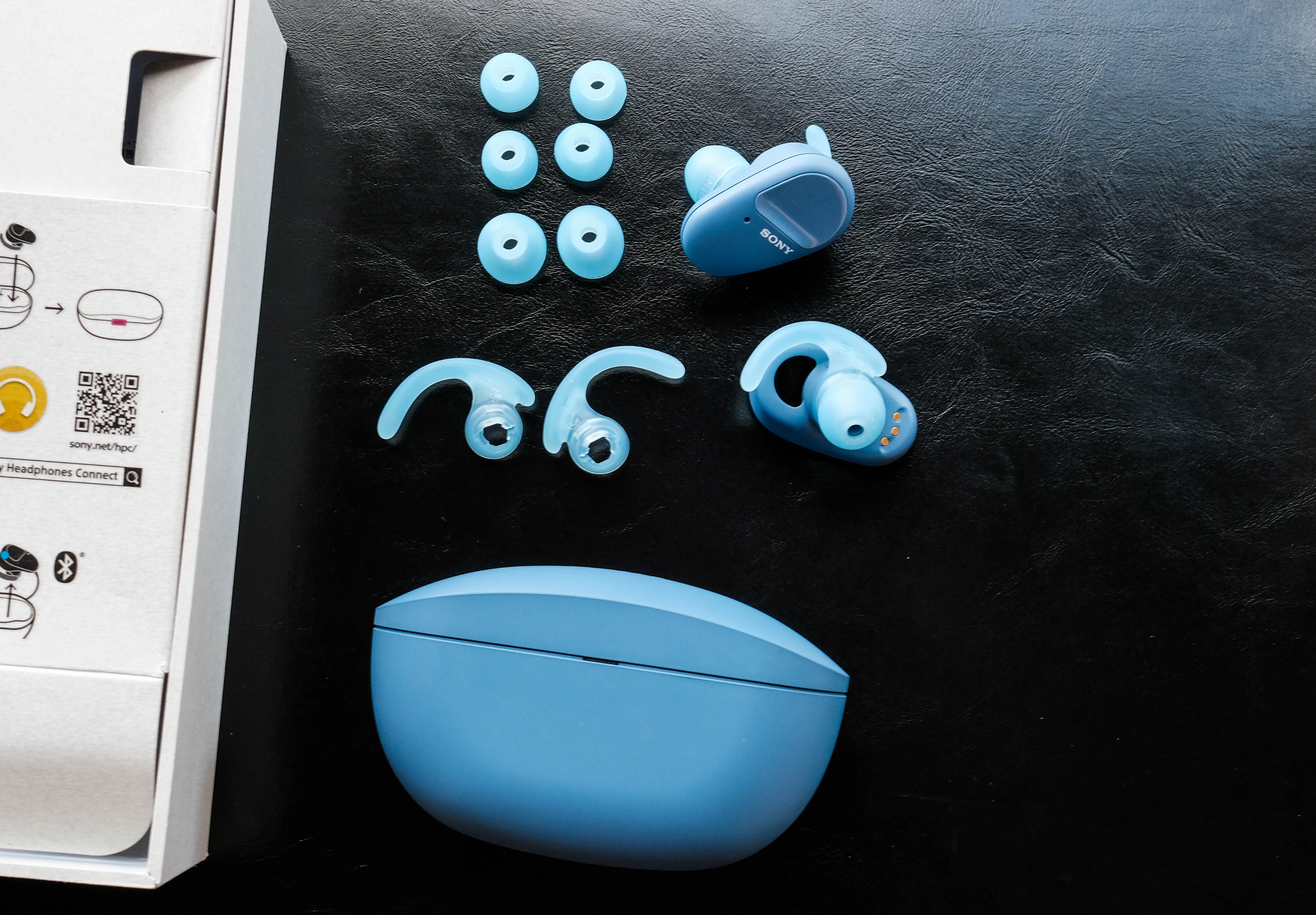 tai nghe Sony WF-SP800N,  tai nghe khong day chong on,  tai nghe khong day cho the thao,  nen mua tai nghe khong day nao anh 2