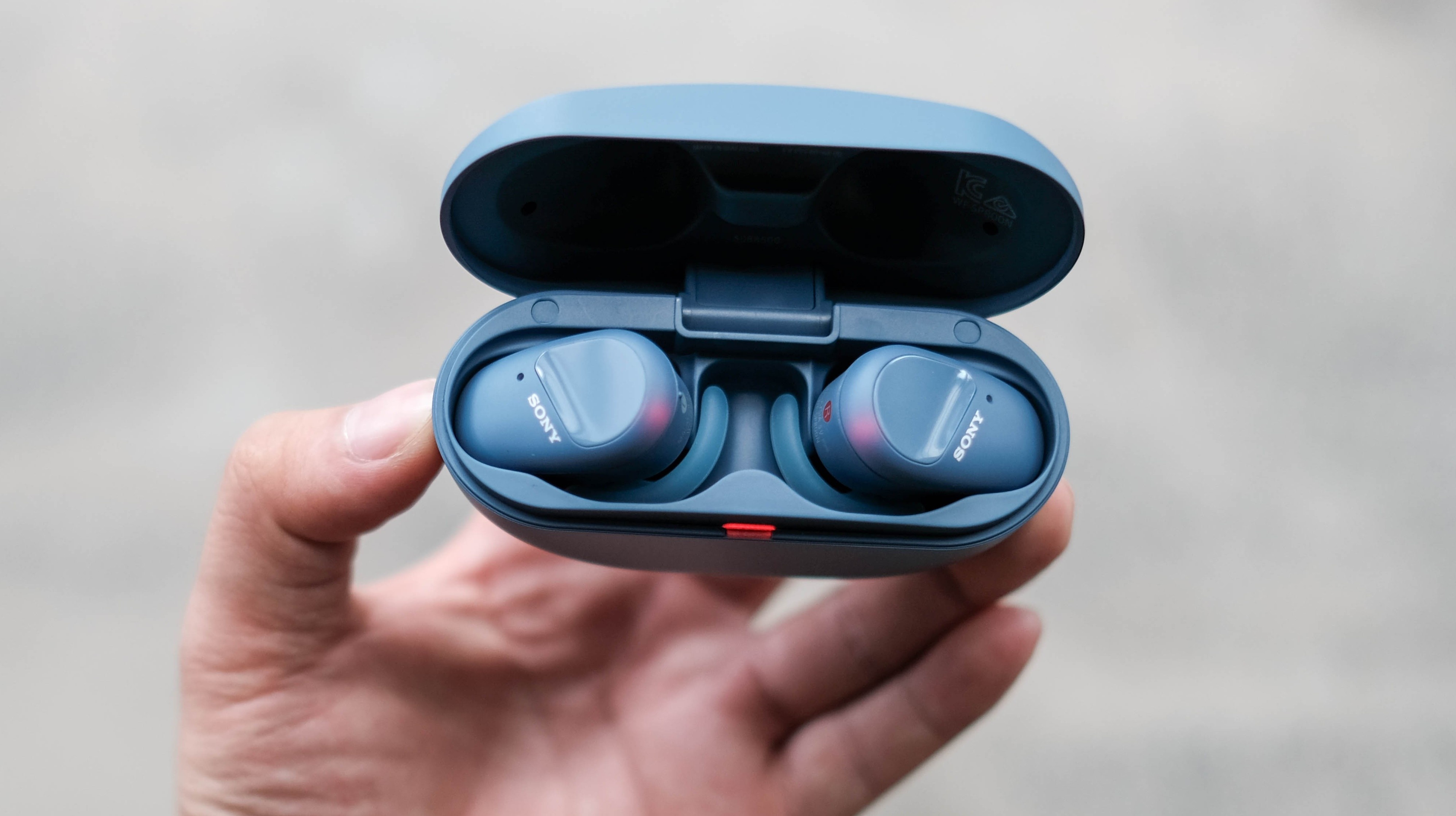 tai nghe Sony WF-SP800N,  tai nghe khong day chong on,  tai nghe khong day cho the thao,  nen mua tai nghe khong day nao anh 4