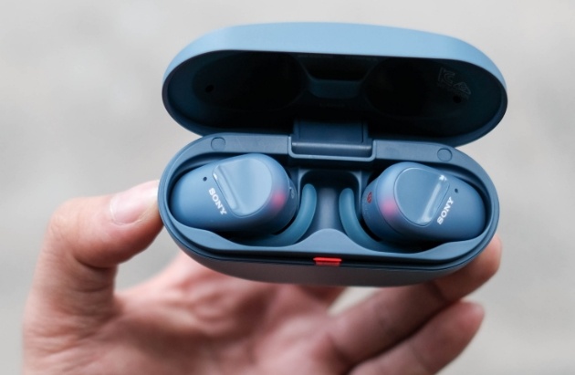 Danh gia nhanh Sony WF-SP800N: Pin 17 tieng, chong on, gia 4,8 trieu hinh anh